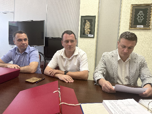 Краснодар. В крайизбирком сданы подписи в поддержку Александра Сафронова – кандидата в губернаторы от КПРФ  