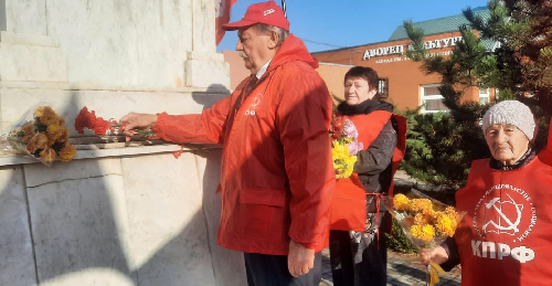 Тихорецк. Коммунисты почтили память рабочих, выступивших против угнетения в 1902 году  