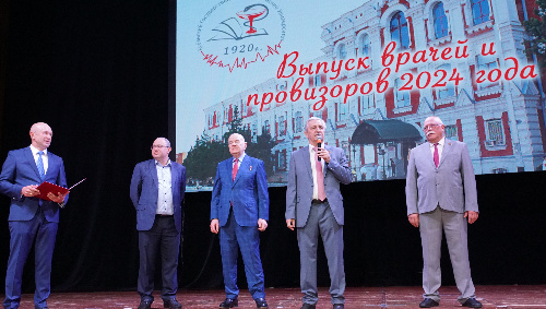 Н.И. Осадчий принял участие в торжественной церемонии вручения дипломов выпускникам КубГМУ