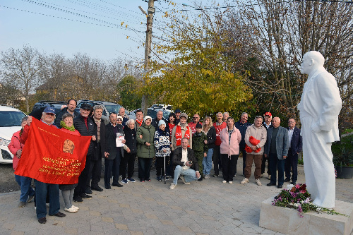 В поселке Виноградный Анапского района после реставрации торжественно открыт памятник В.И. Ленину