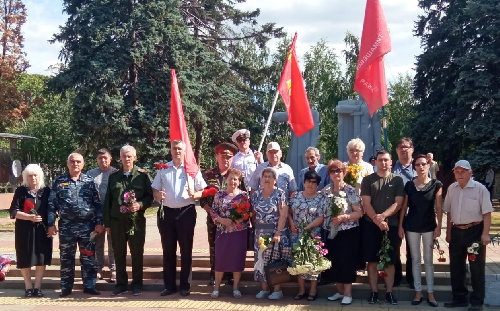 Активисты КПРФ и сторонники партии на Кубани почтили память павших в годы Великой Отечественной